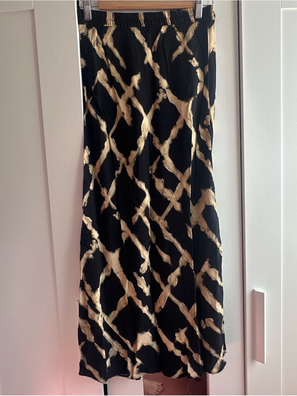 Zara black and beige patterned midi skirt size small